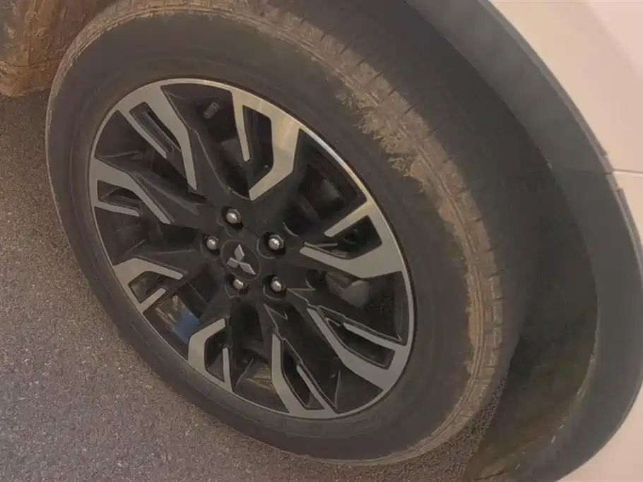 Outlander 2.0 L 2 WD Smooth Enjoyment 7-seat