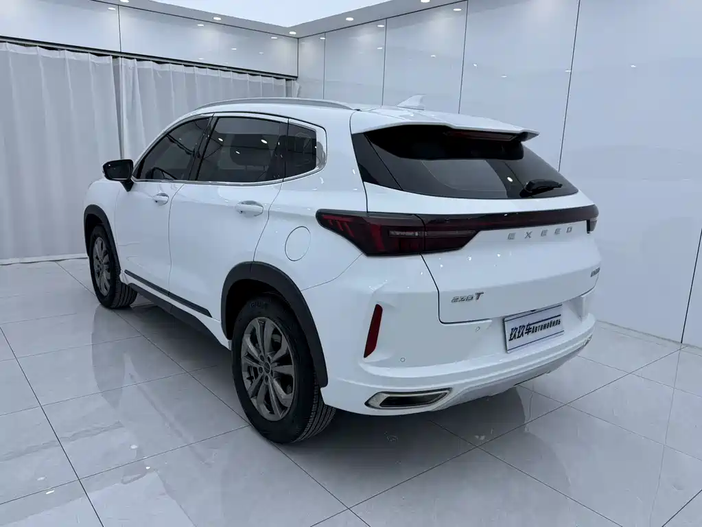 Exeed Zhuifeng Ride the Wave 1.5 T CVT Good Fortune Peanut