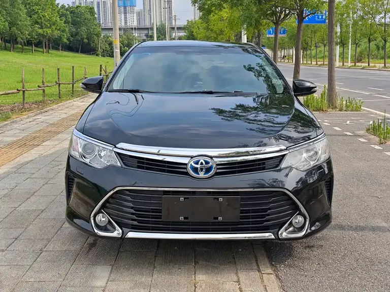 Toyota Camry Dual Engine 2.5 HG 10 th Anniversary Commemorative Luxury Navigation