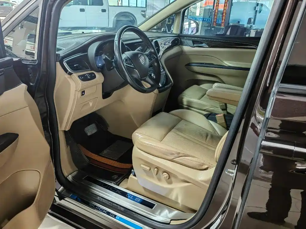 Buick GL8 ES 28 T Luxury CN-VI