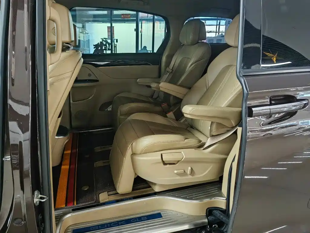 Buick GL8 ES 28 T Luxury CN-VI