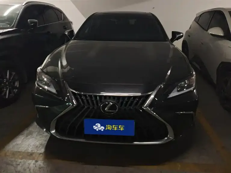 Lexus ES 200 Outstanding