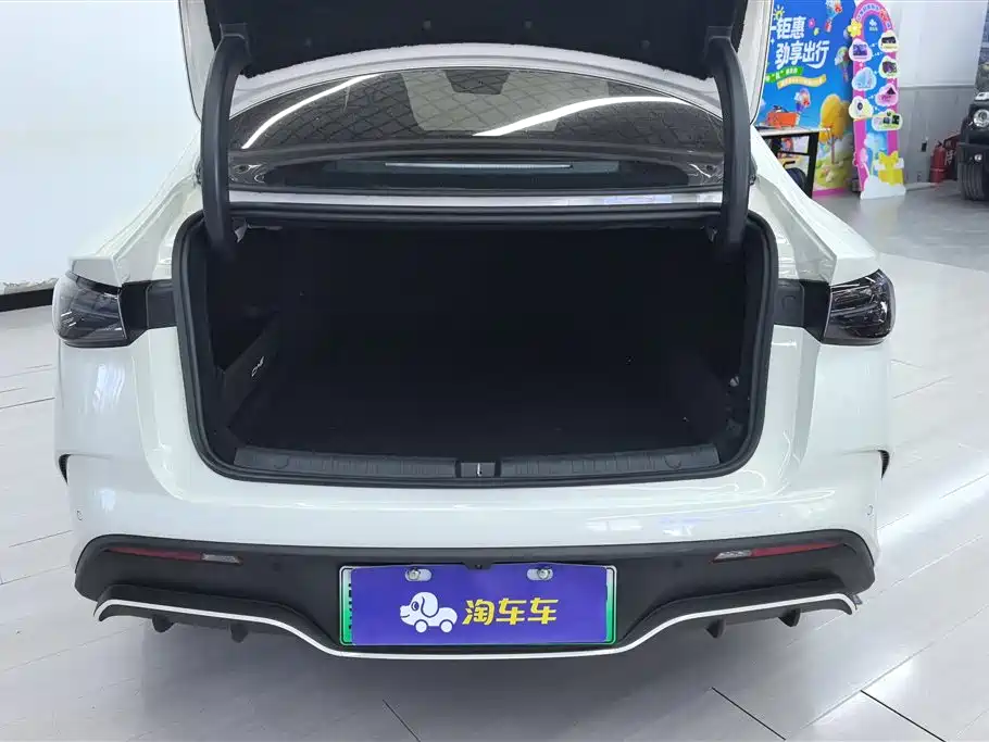 Seal 06 DM-i Smart Drive 120 KM Honored