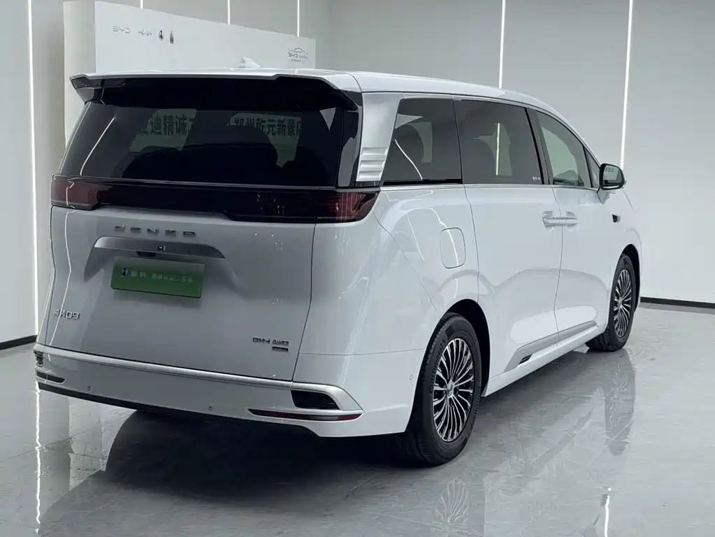Denza D9 DM-i Smart Drive 1020 4 WD Flagship