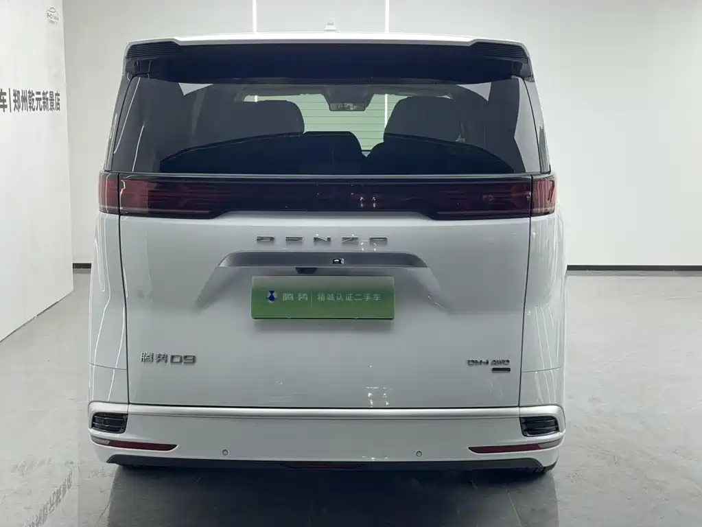Denza D9 DM-i Smart Drive 1020 4 WD Flagship
