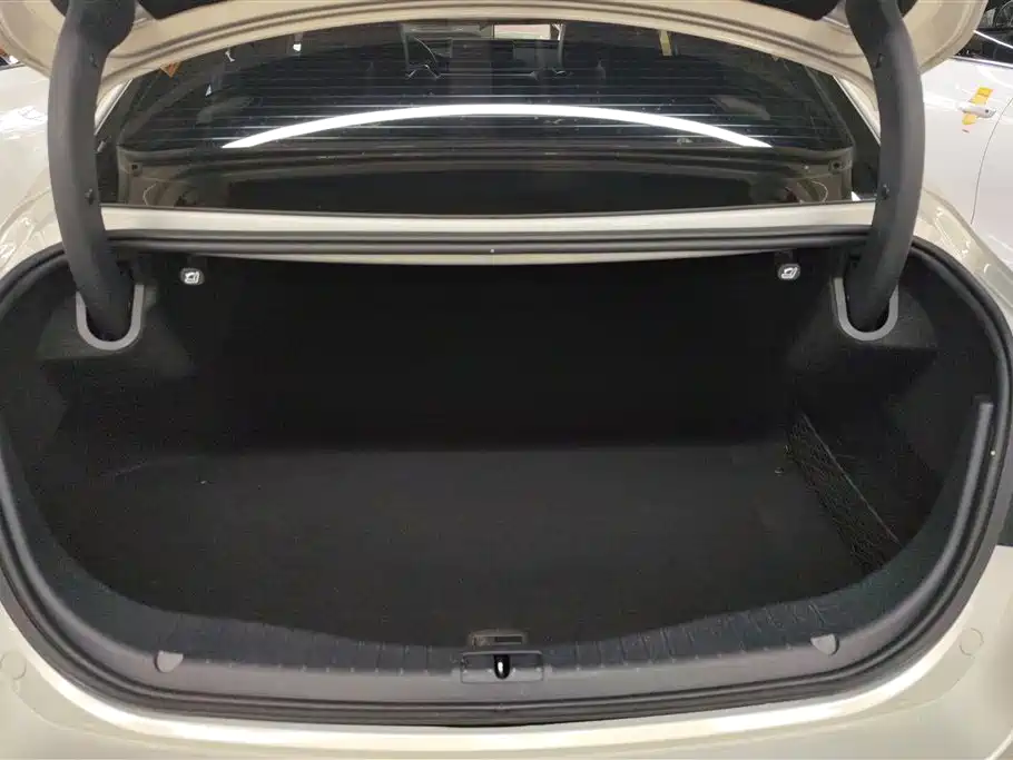 Hongqi H5 Classic Facelift 1.5 T DCT Flagship Charm