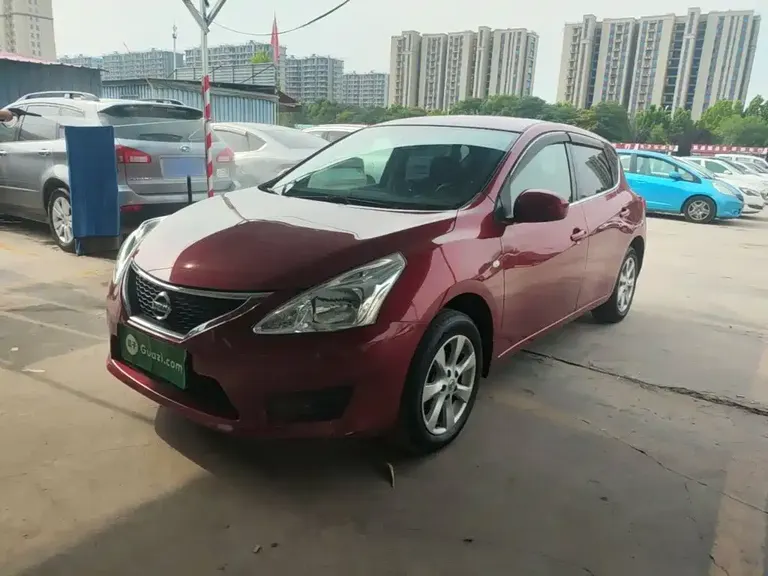 Nissan Tiida 1.6 L CVT Comfort