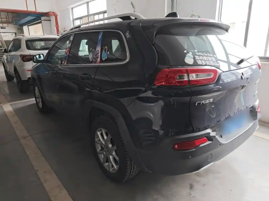Cherokee 2.0 L Superior
