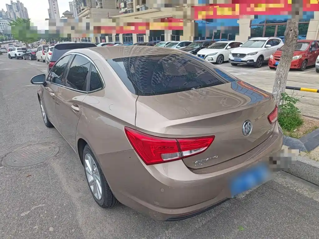 Verano Sedan 15 S Auto Leading