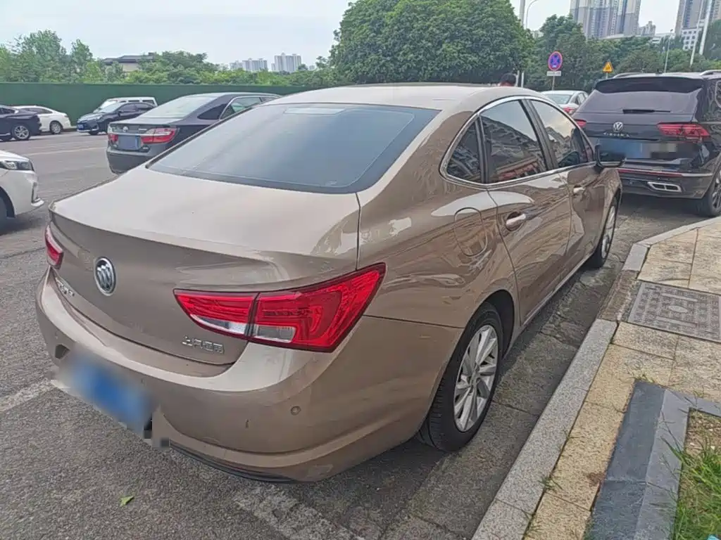 Verano Sedan 15 S Auto Leading