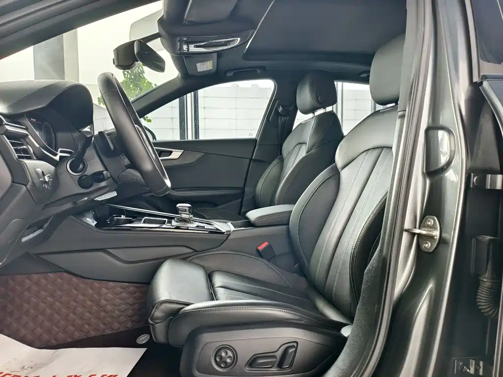 Audi A4 L 40 TFSI Luxury Dynamic
