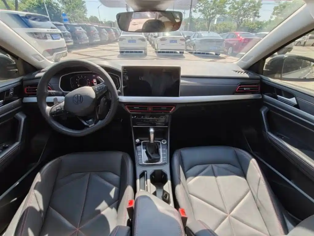 Lavida 300 TSI DSG Manyi