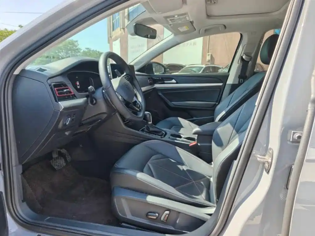 Lavida 300 TSI DSG Manyi