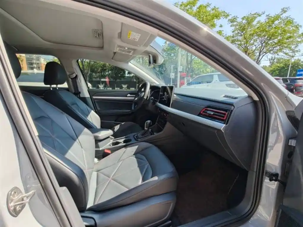 Lavida 300 TSI DSG Manyi