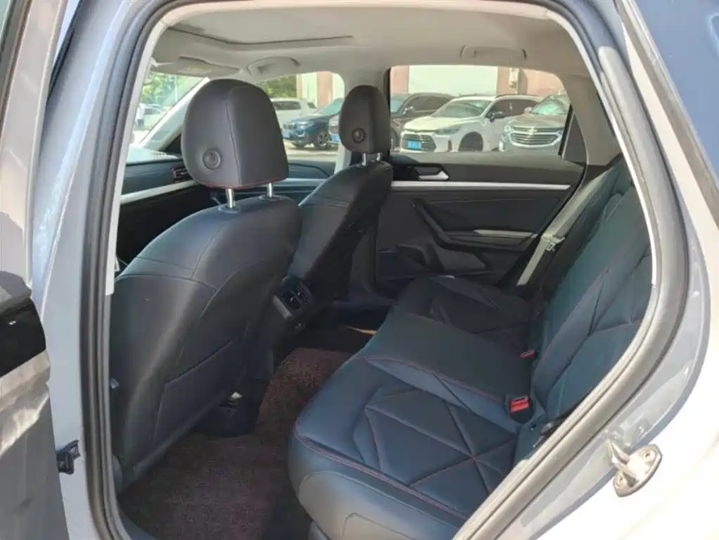 Lavida 300 TSI DSG Manyi