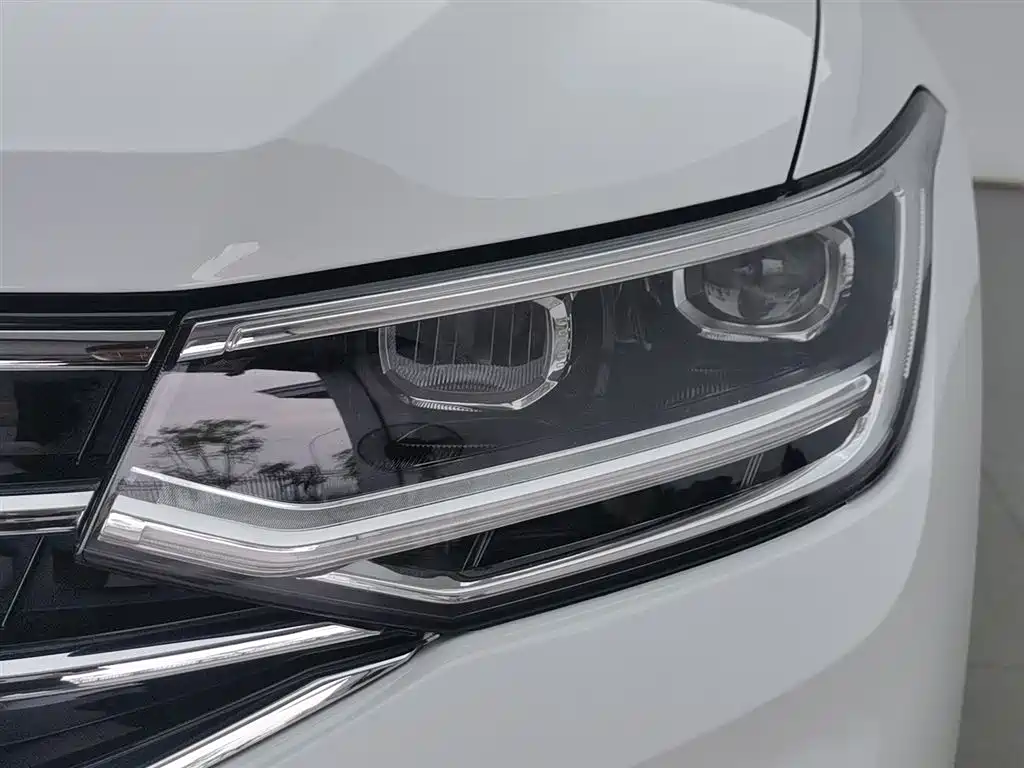 Tiguan L NEV 途观L插电混动 2023款 430 PHEV 插电混动尊贵版
