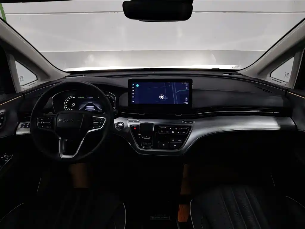 Roewe iMAX8 400 TGI Supreme Series Honored