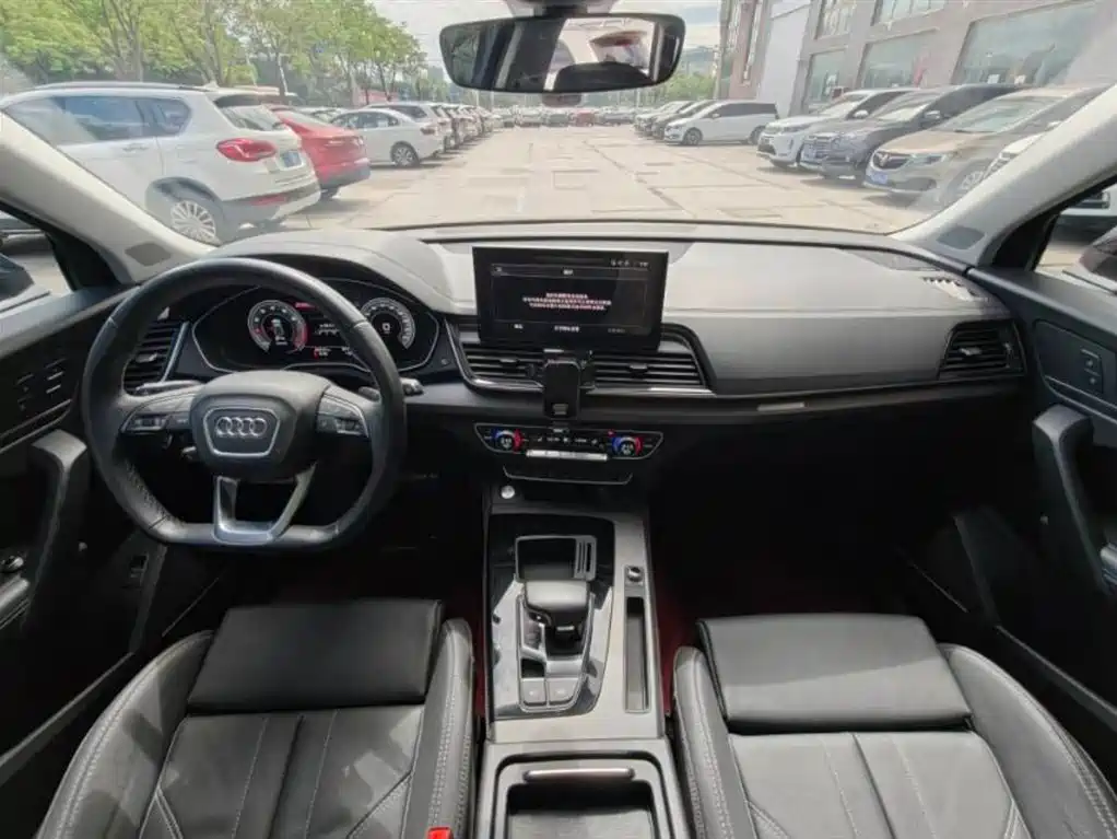 Audi Q5 L 45 T Luxury Elegant