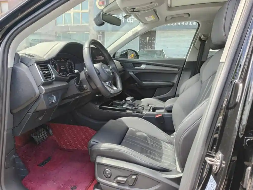 Audi Q5 L 45 T Luxury Elegant