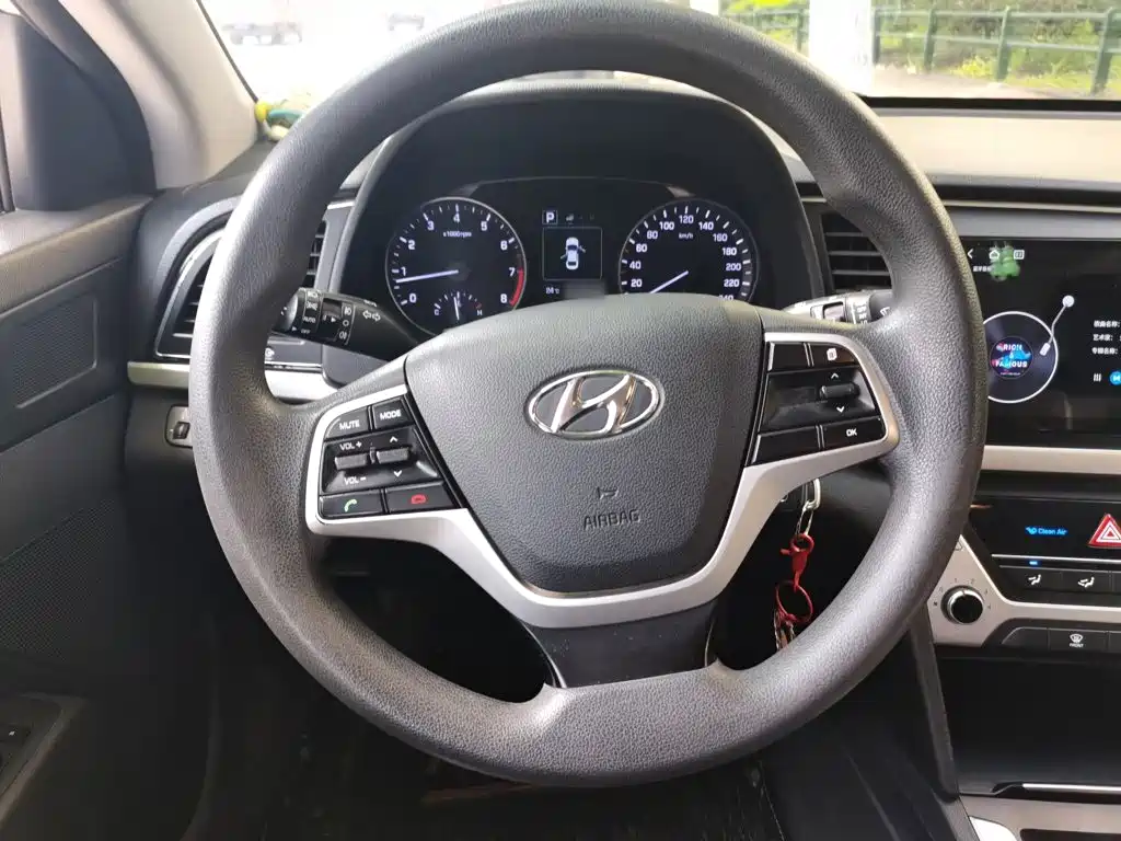 Elantra 1.6 L Auto Smart Dazzle · Elite