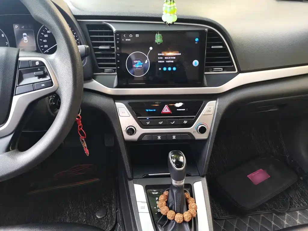 Elantra 1.6 L Auto Smart Dazzle · Elite