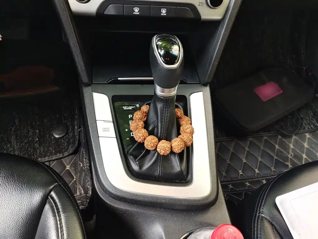 Elantra 1.6 L Auto Smart Dazzle · Elite