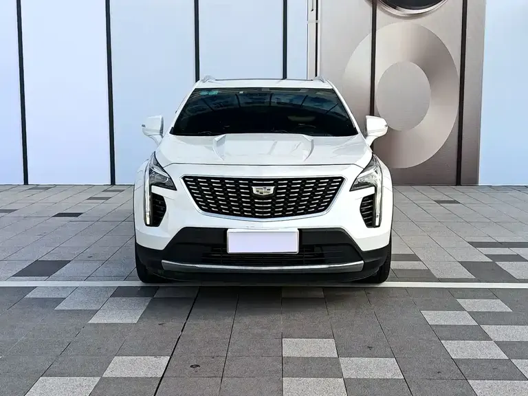 Cadillac XT4 28 T 4 WD Leading