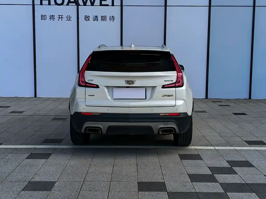 Cadillac XT4 28 T 4 WD Leading