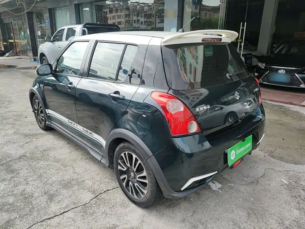 Swift 1.5 L Auto Fashion Cool Play