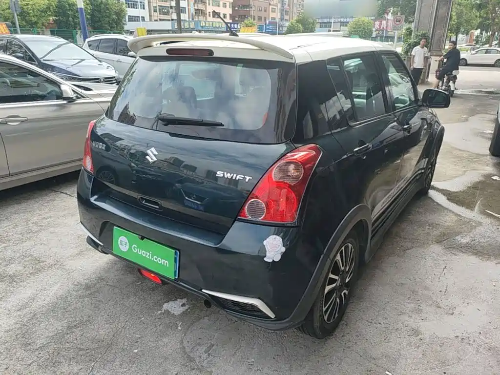 Swift 1.5 L Auto Fashion Cool Play