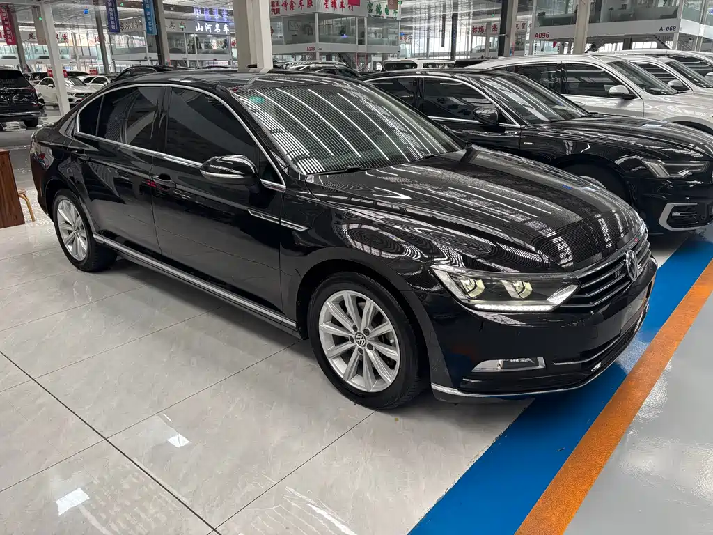 Magotan 330 TSI DSG Leading CN-VI