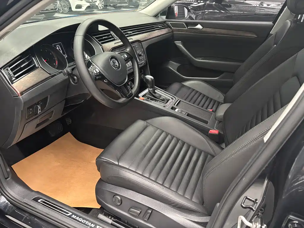 Magotan 330 TSI DSG Leading CN-VI