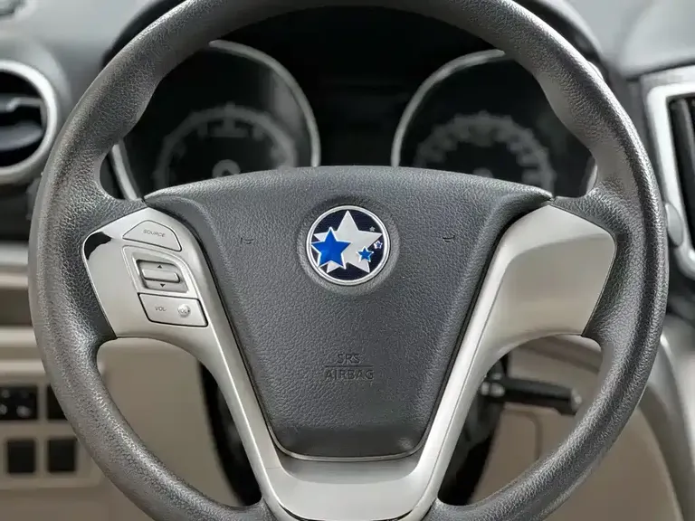 Venucia T70 2.0 L CVT Wise Travel