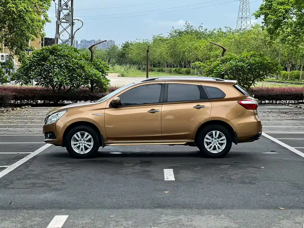 Venucia T70 2.0 L CVT Wise Travel