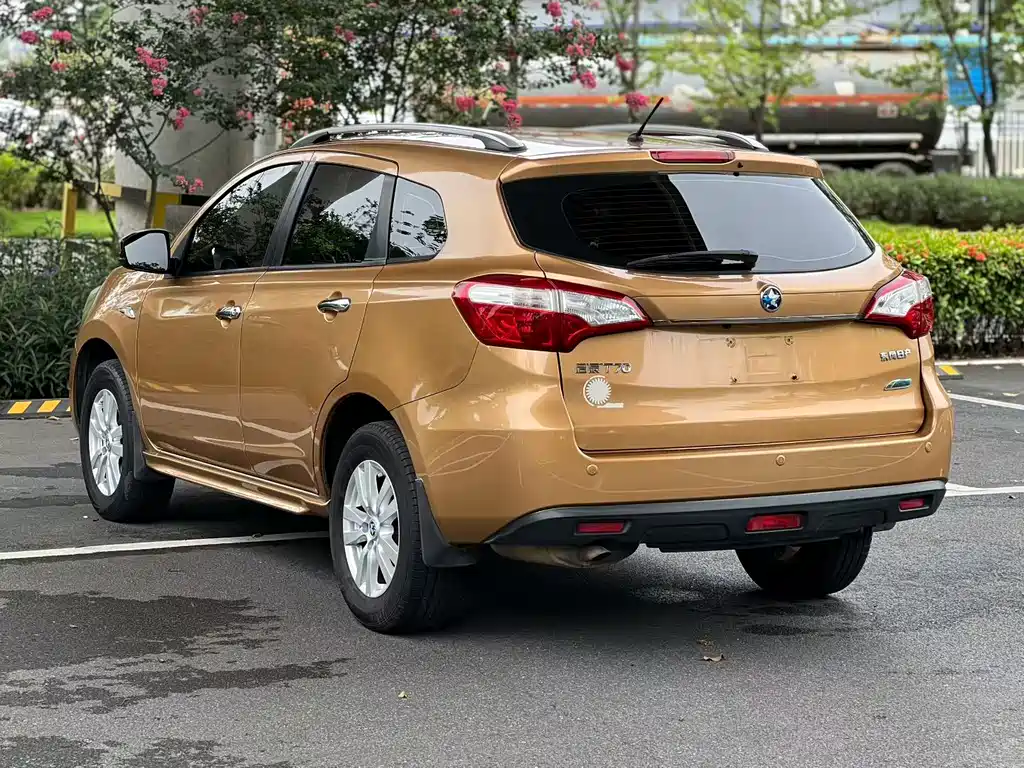 Venucia T70 2.0 L CVT Wise Travel
