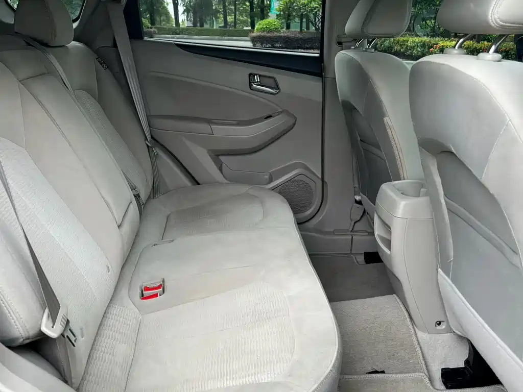 Venucia T70 2.0 L CVT Wise Travel