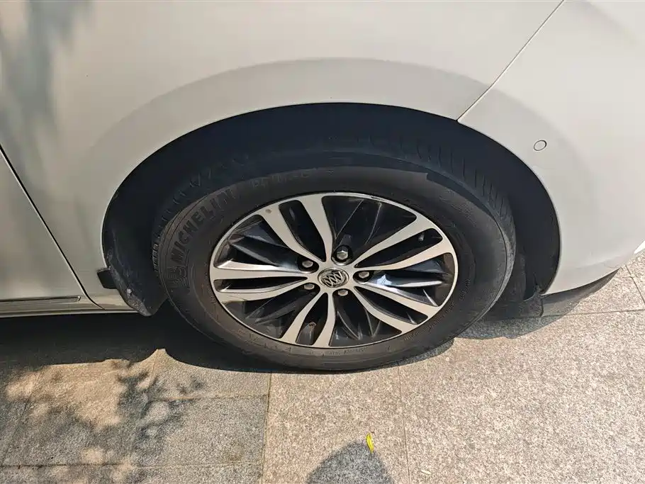Buick GL8 ES 28 T Flagship CN-VI