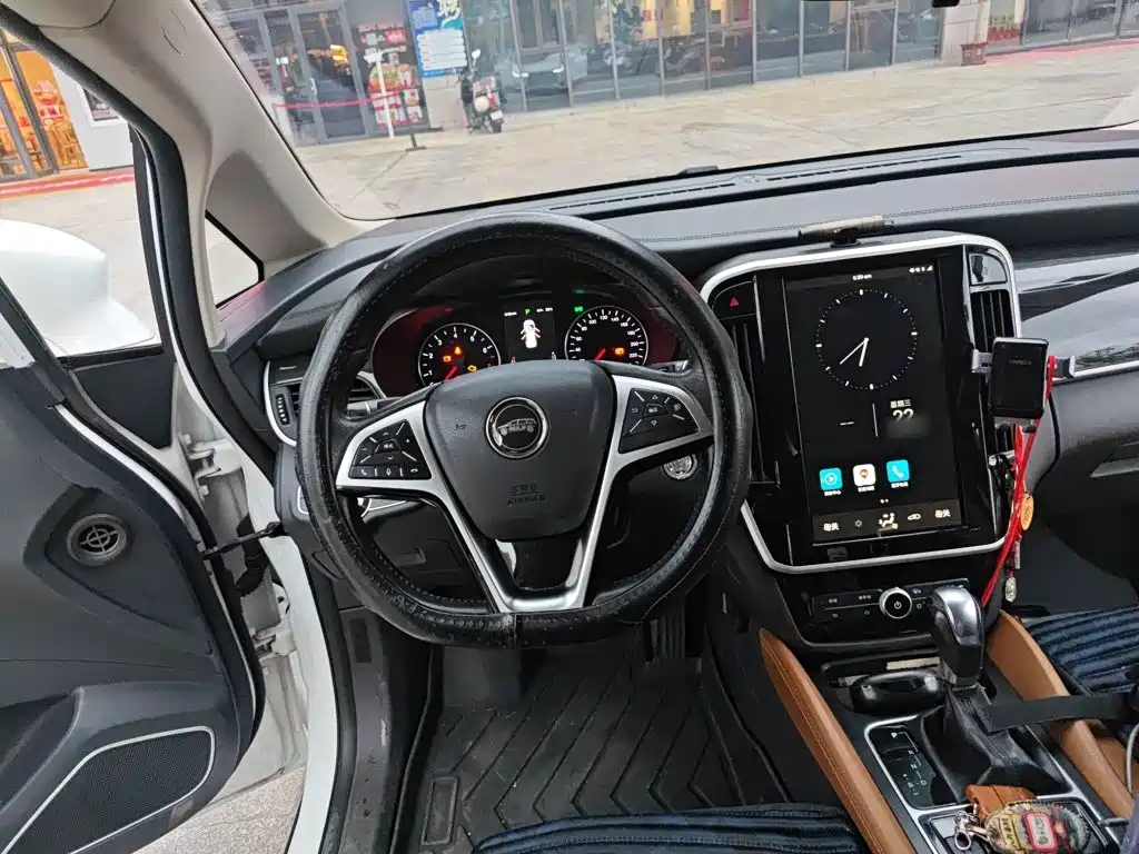 Song MAX 1.5 T Auto Connected Luxury 6-seat