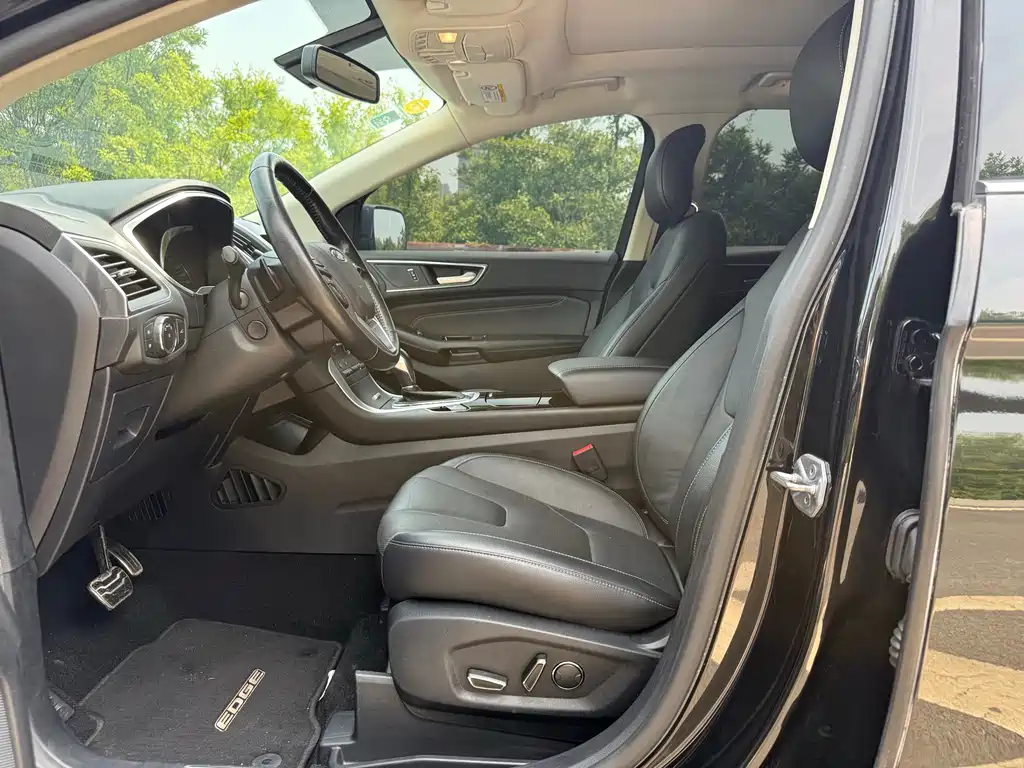 Edge EcoBoost 245 4 WD Supreme Sharp 7-seat