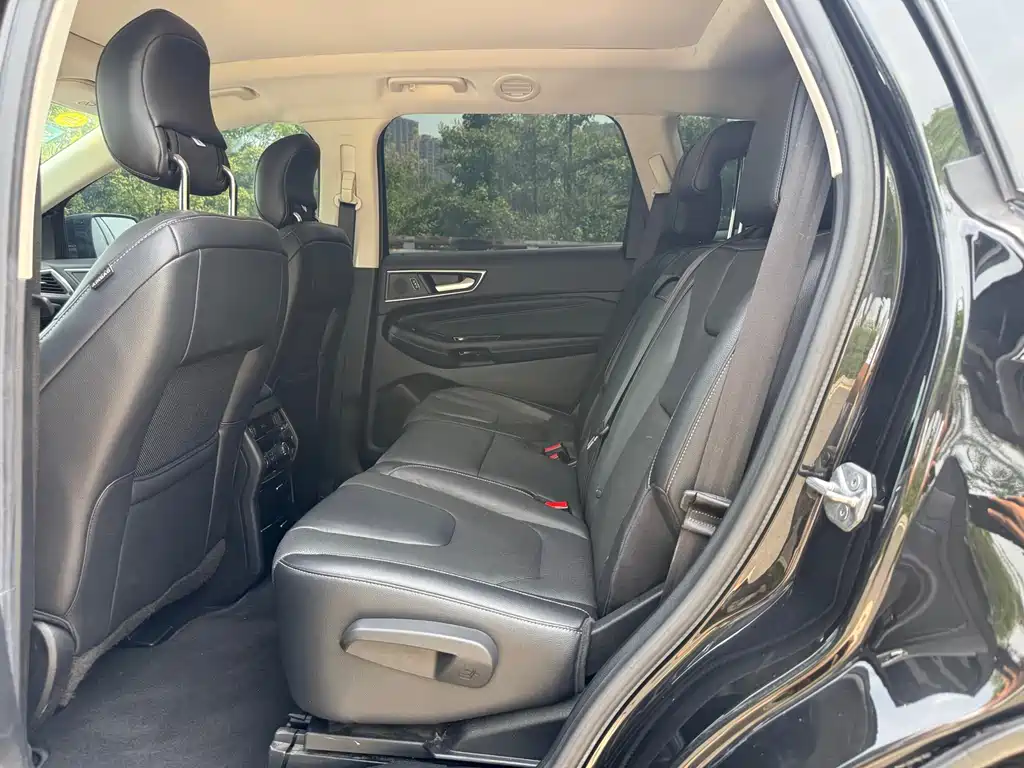 Edge EcoBoost 245 4 WD Supreme Sharp 7-seat