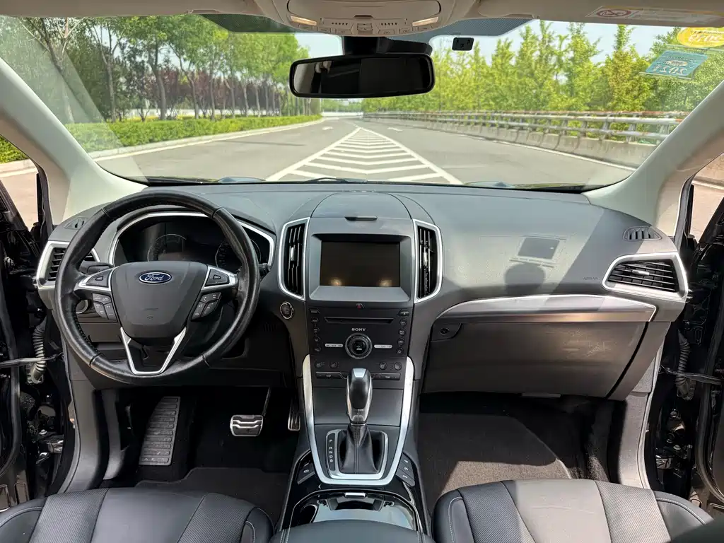 Edge EcoBoost 245 4 WD Supreme Sharp 7-seat