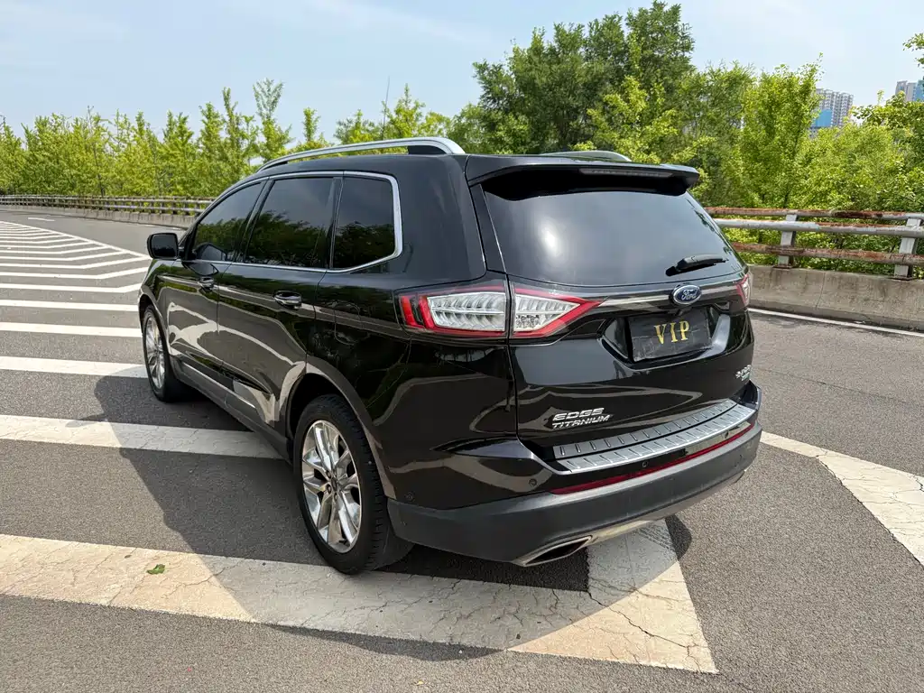 Edge EcoBoost 245 4 WD Supreme Sharp 7-seat