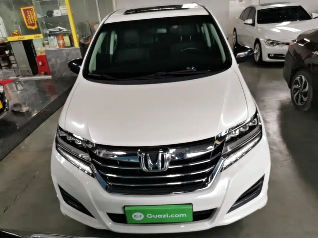 Elysion 2.4 L Luxury
