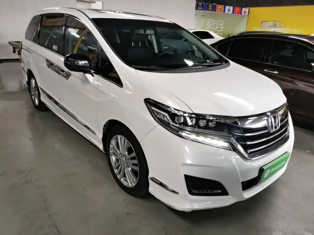 Elysion 2.4 L Luxury