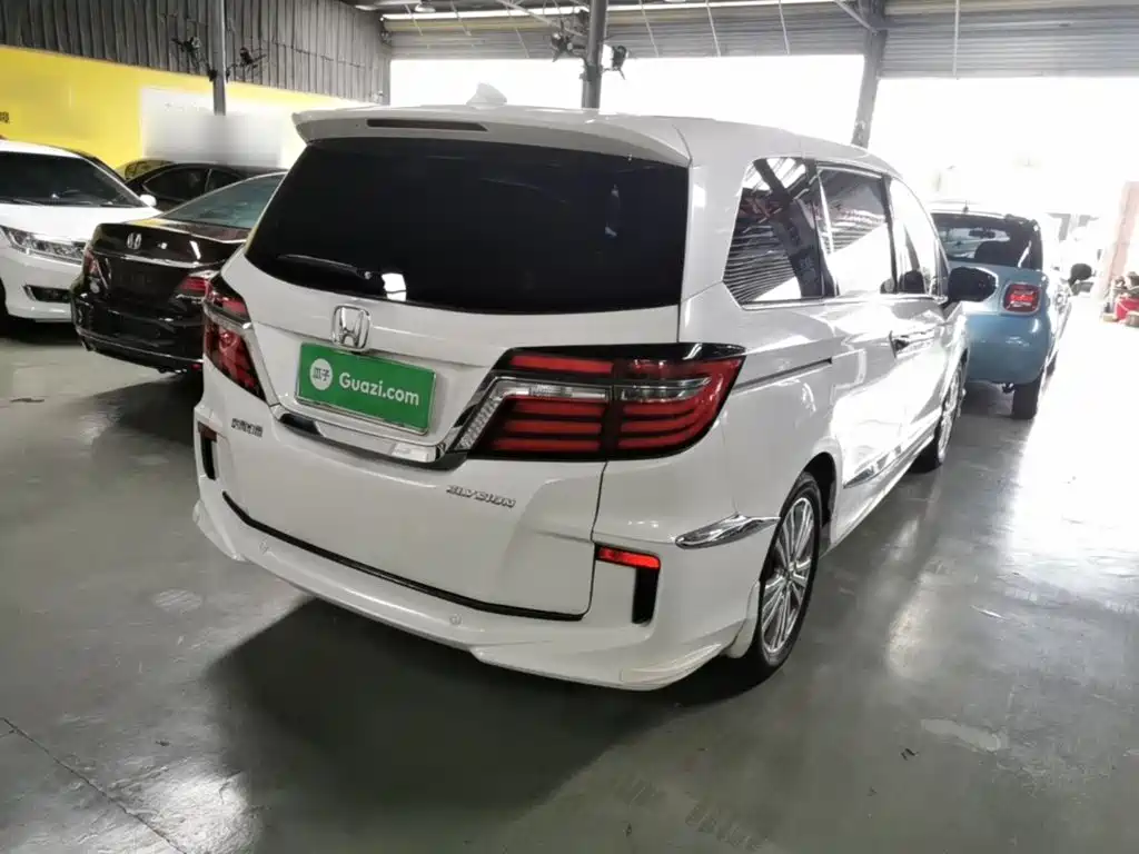 Elysion 2.4 L Luxury