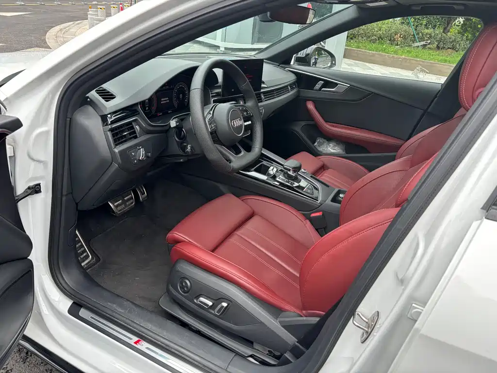 Audi A4 L 200 10 K Joy 40 TFSI Luxury Dynamic