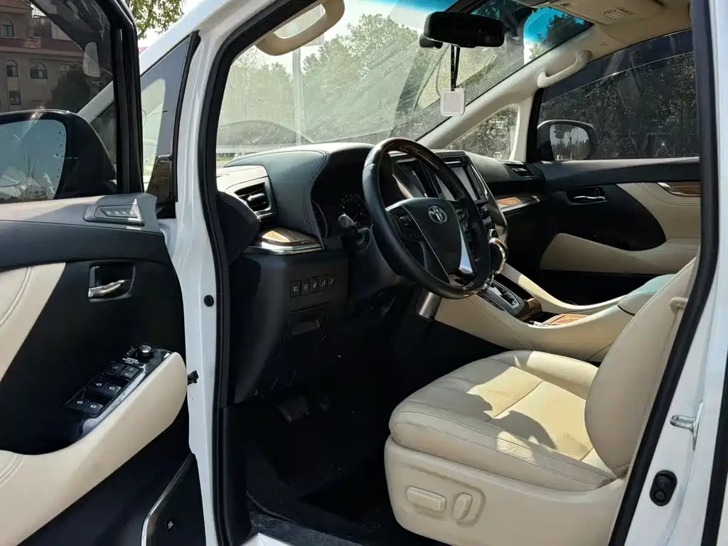 Alphard 3.5 L Distinguished