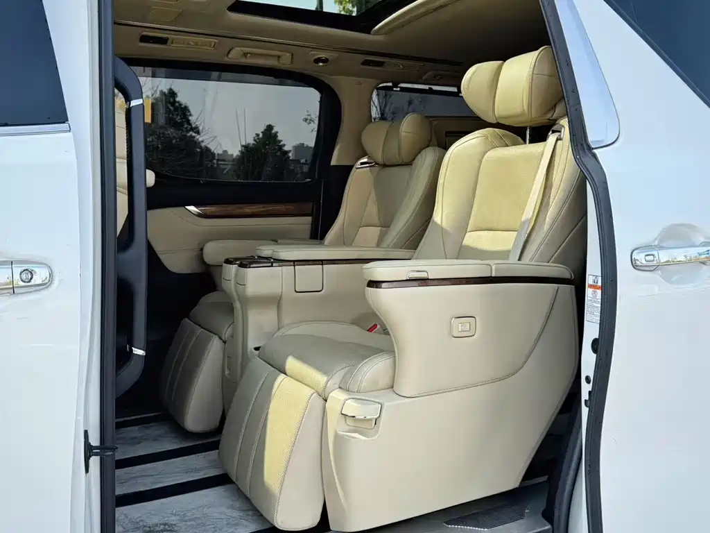 Alphard 3.5 L Distinguished