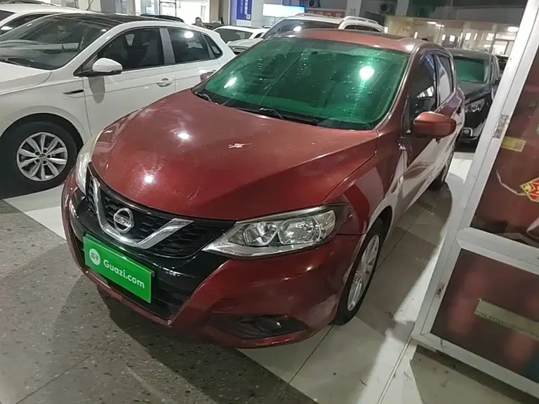 Nissan Tiida 1.6 L CVT Cool Motion