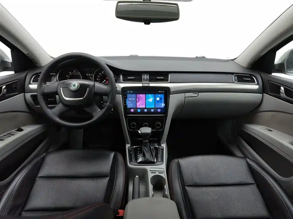 Superb 1.4 TSI DSG Smart Grace